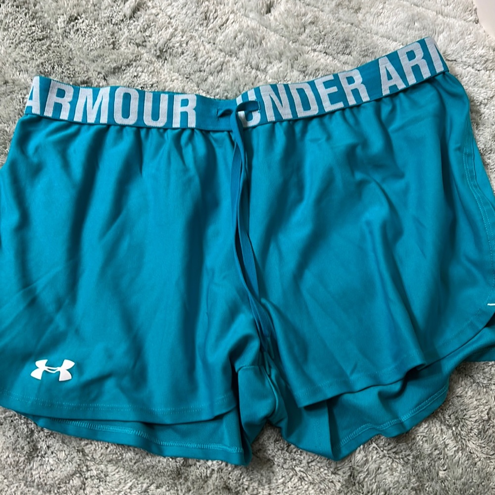 Under armour loose fit women’s shorts large